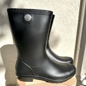 ✨UGG Sienna Rain Boots Matte Black Sz 7 GUC in box